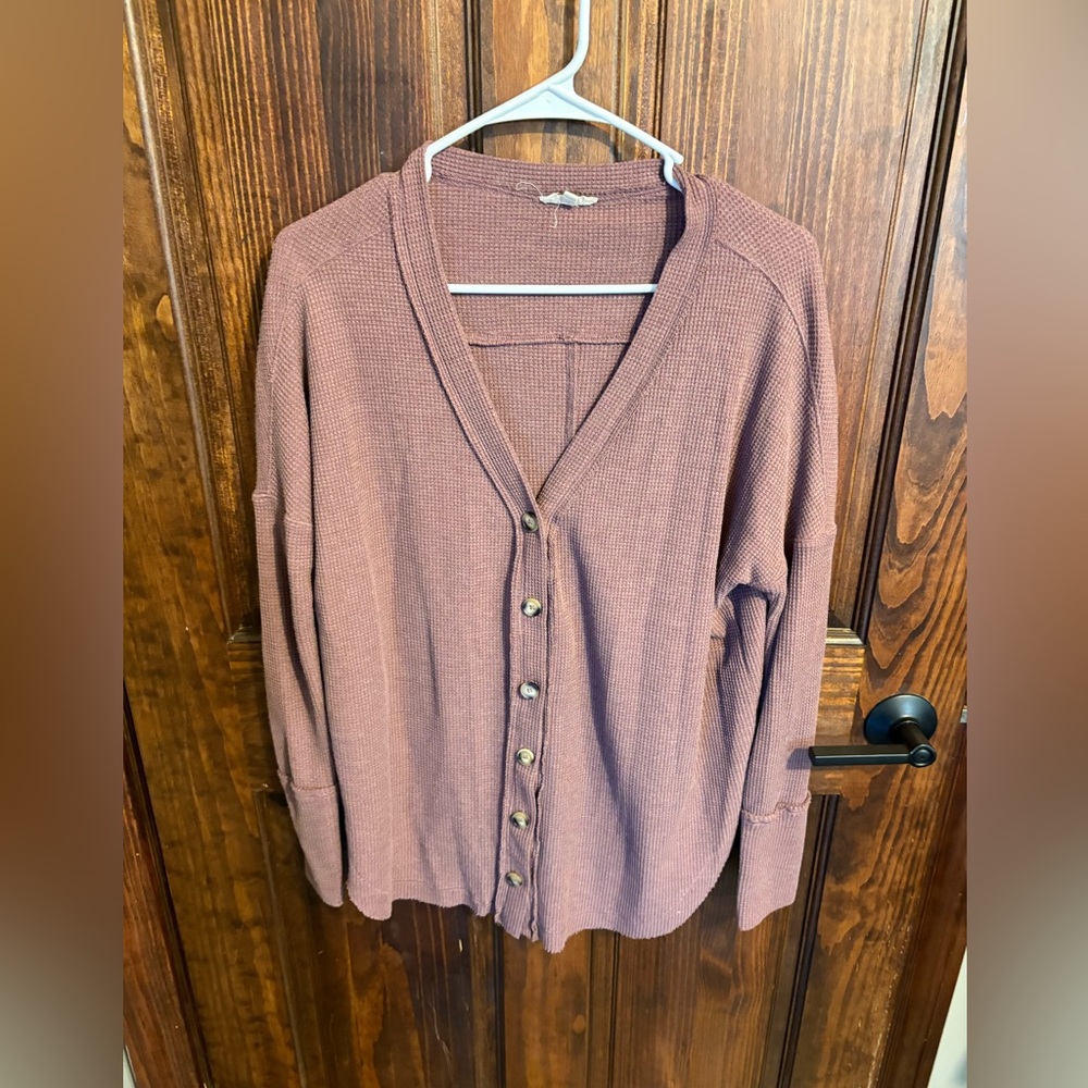 In Loom waffle knit cardigan red pink mauve size medium used buttons